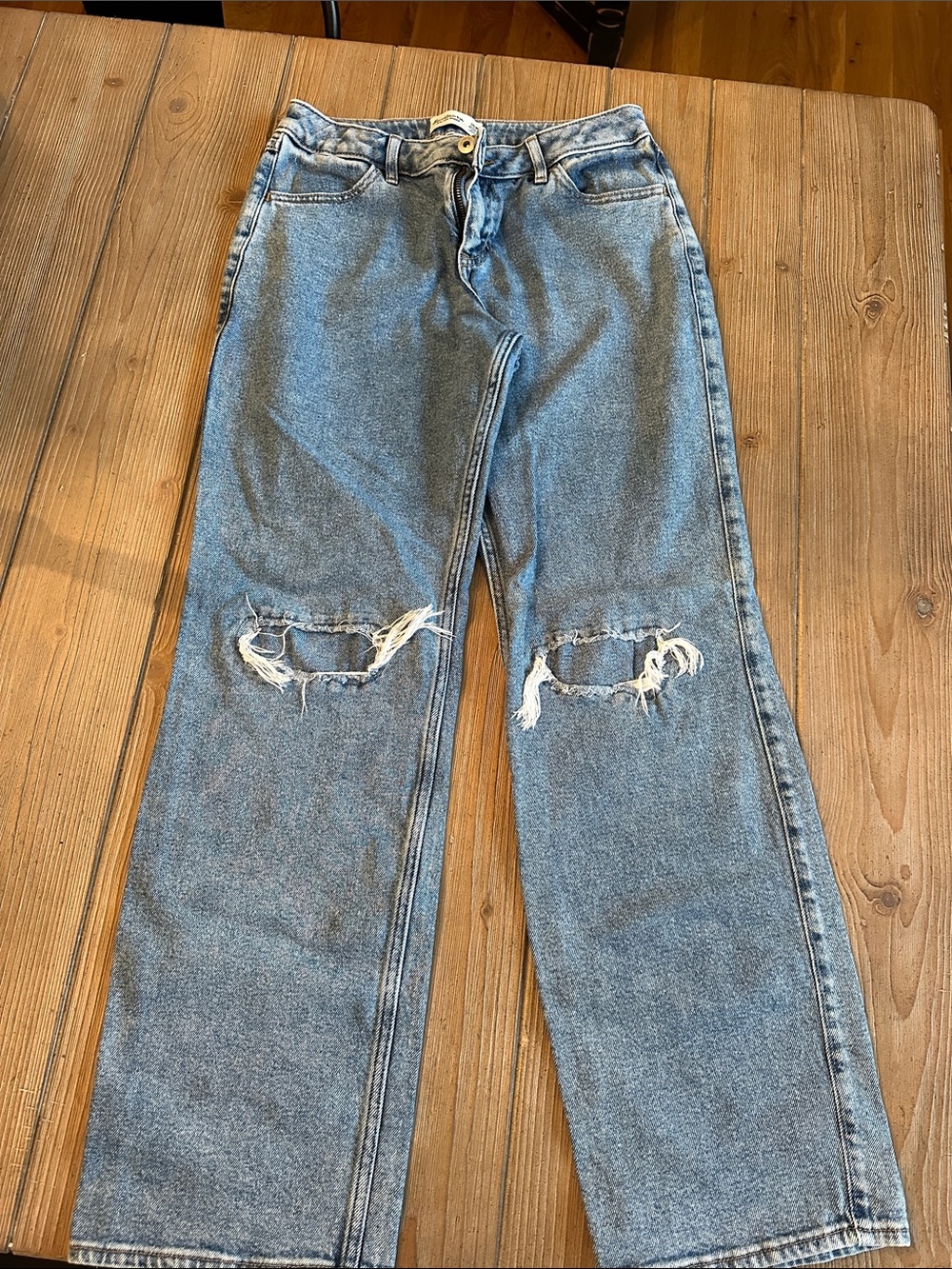 abercrombie kids light blue distressed knee jeans